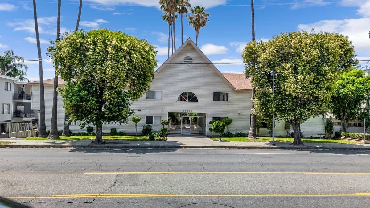 20234 Roscoe Blvd, Winnetka, CA 91306