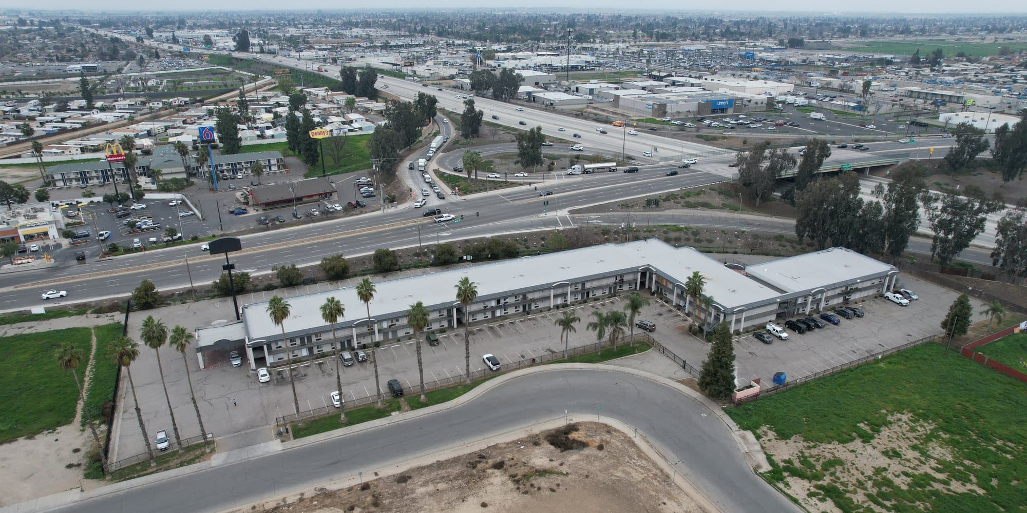 2700 White Ln, Bakersfield, CA 93304