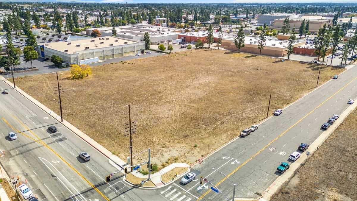 5151 E Arrow Hwy, Montclair, CA 91763