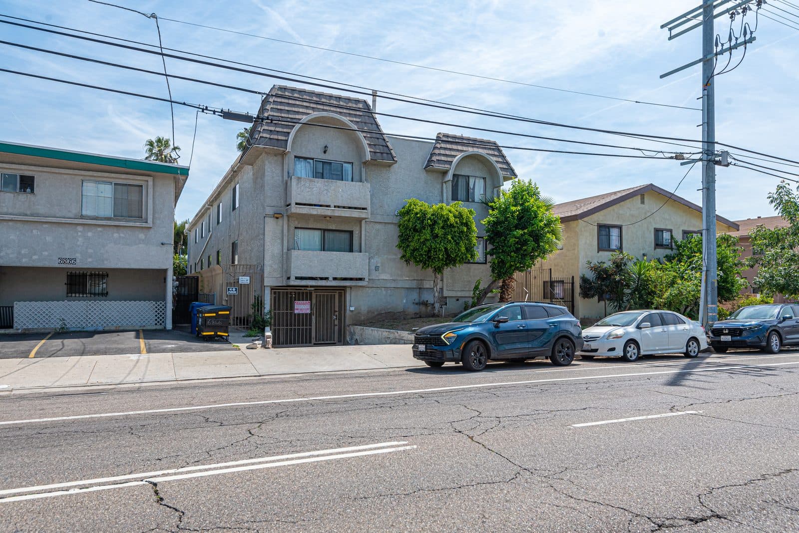 6860 Woodley Ave, Van Nuys, CA 91406